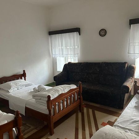 Traditional House Shapllo Gjirokastër Екстериор снимка