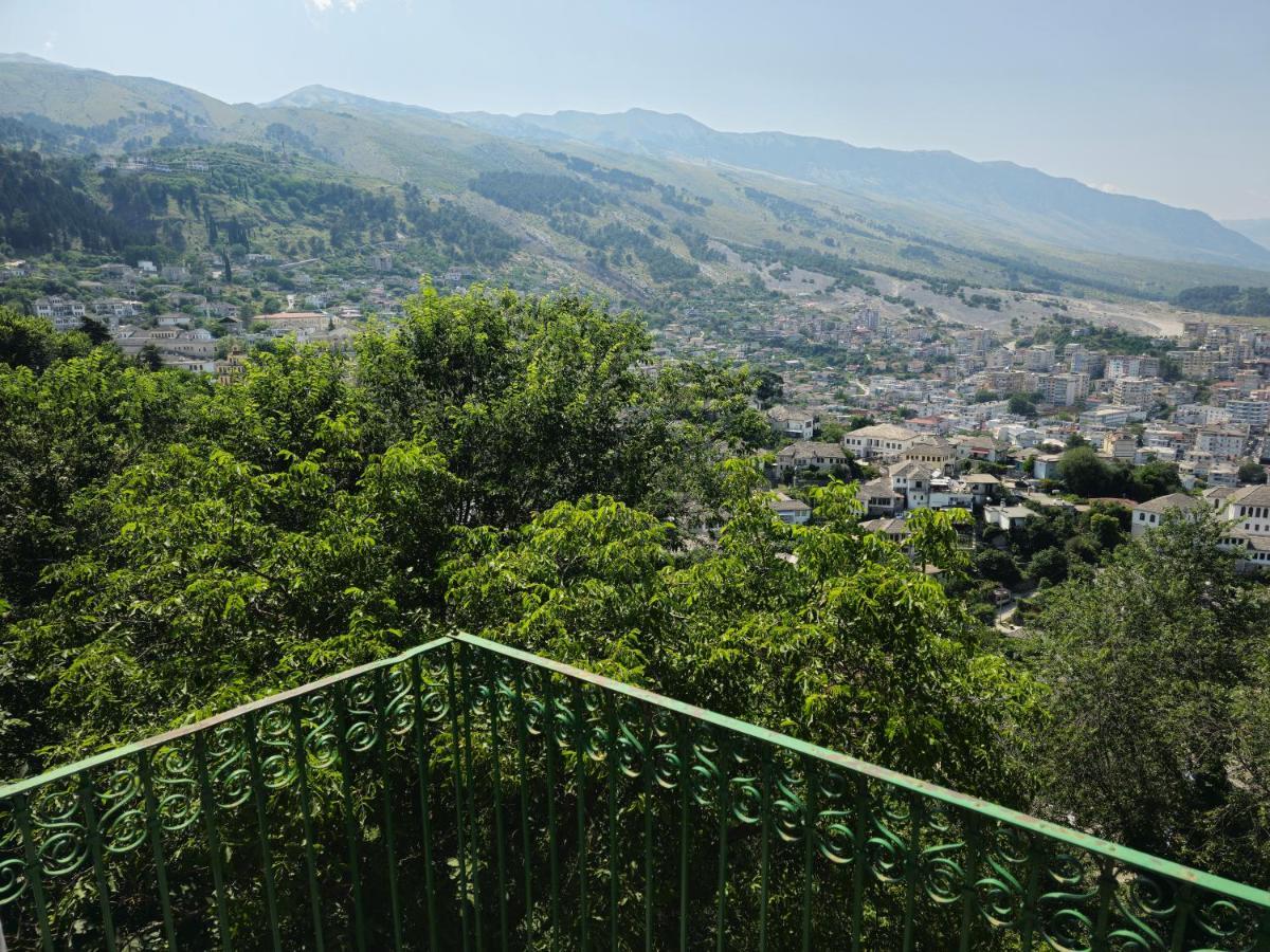 Traditional House Shapllo Gjirokastër Екстериор снимка