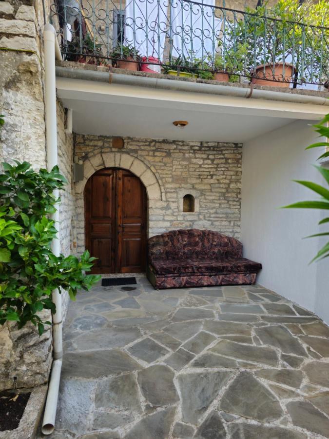 Traditional House Shapllo Gjirokastër Екстериор снимка