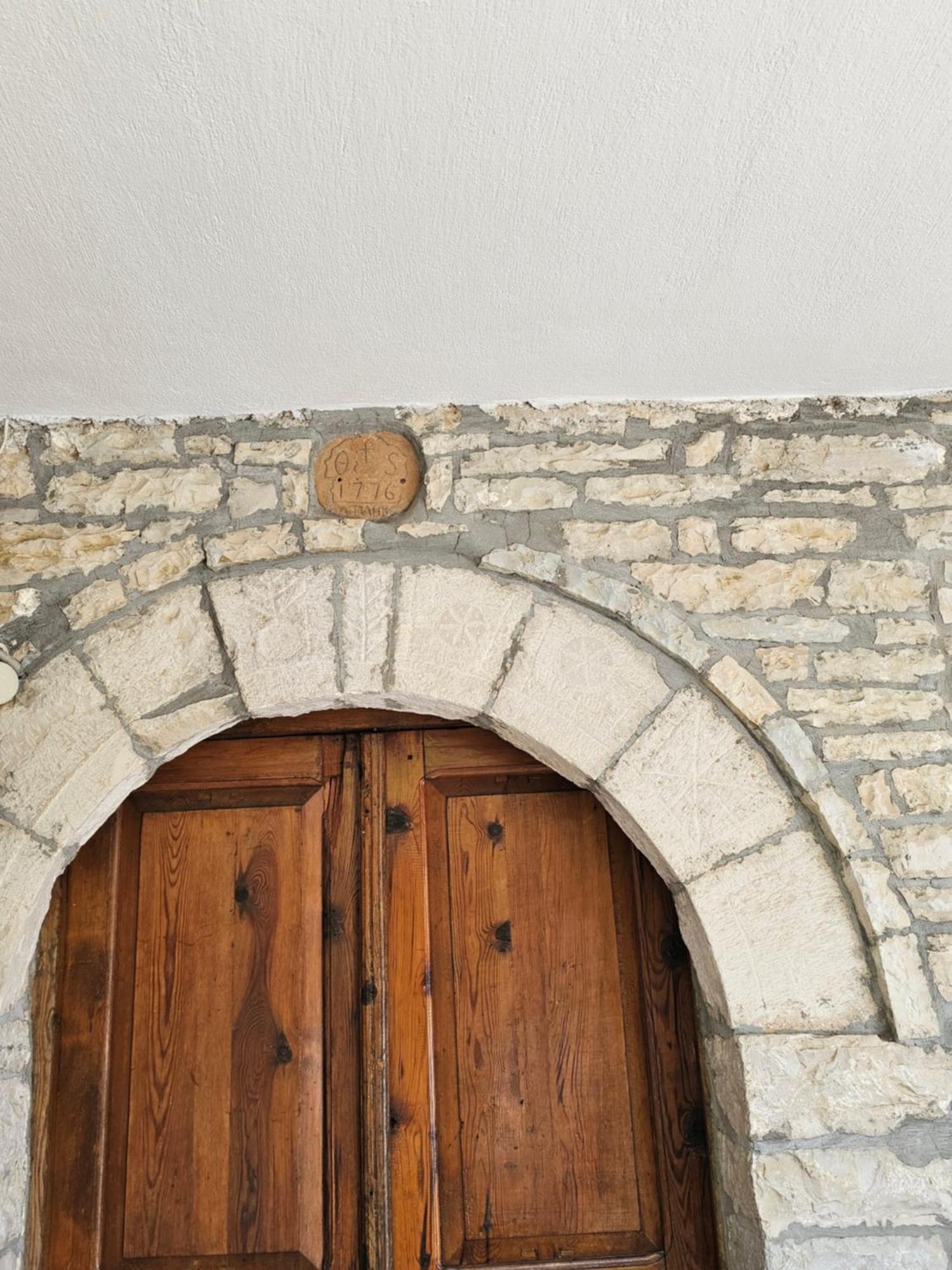 Traditional House Shapllo Gjirokastër Екстериор снимка