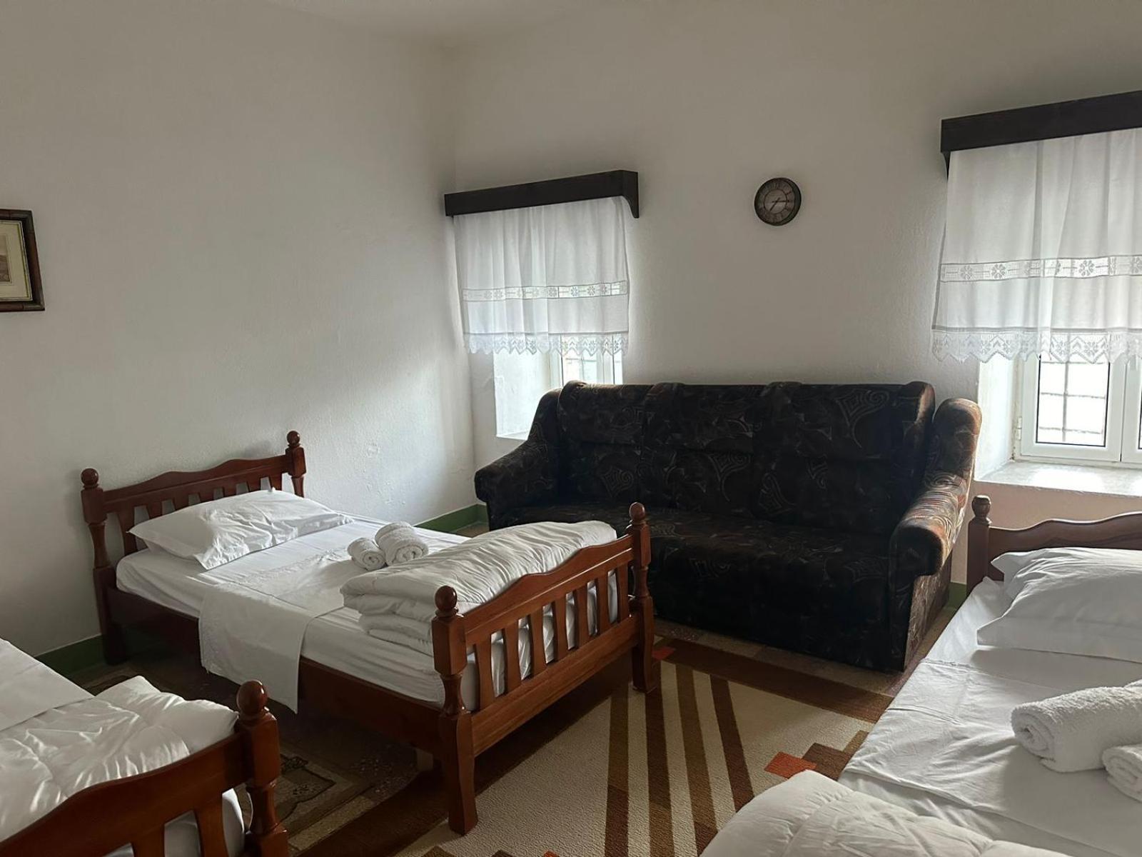 Traditional House Shapllo Gjirokastër Екстериор снимка
